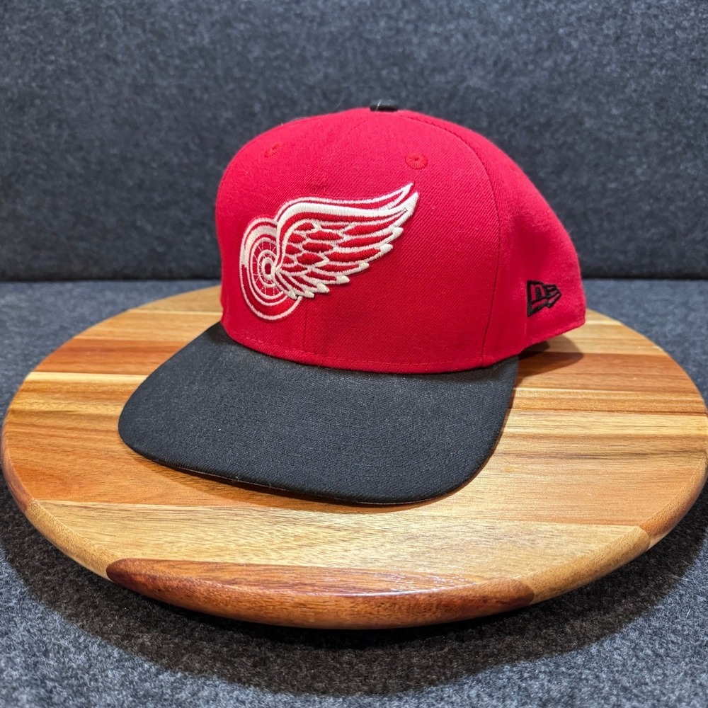 New Era 9FIFTY Detroit Red Wings Snapback Hat Mens Red Black NHL Hockey Cap